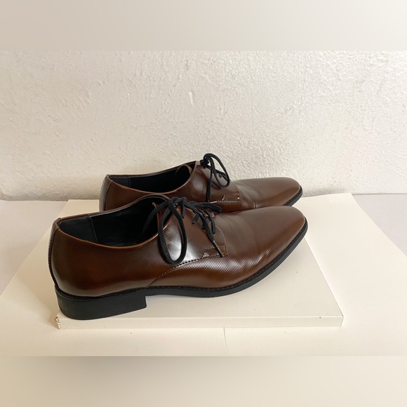 Calvin Klein Brown Ramses Texture Oxfords - Picture 3 of 6